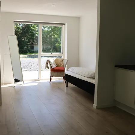 בית נופש Sleep In Close To The S-train