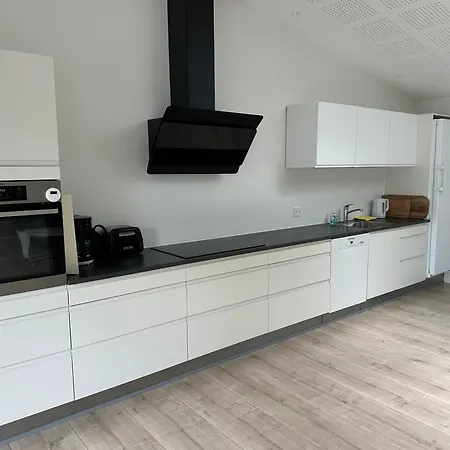 Sleep In Close To The S-train בית נופש