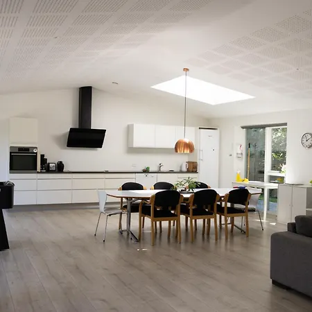 בית נופש Sleep In Close To The S-train